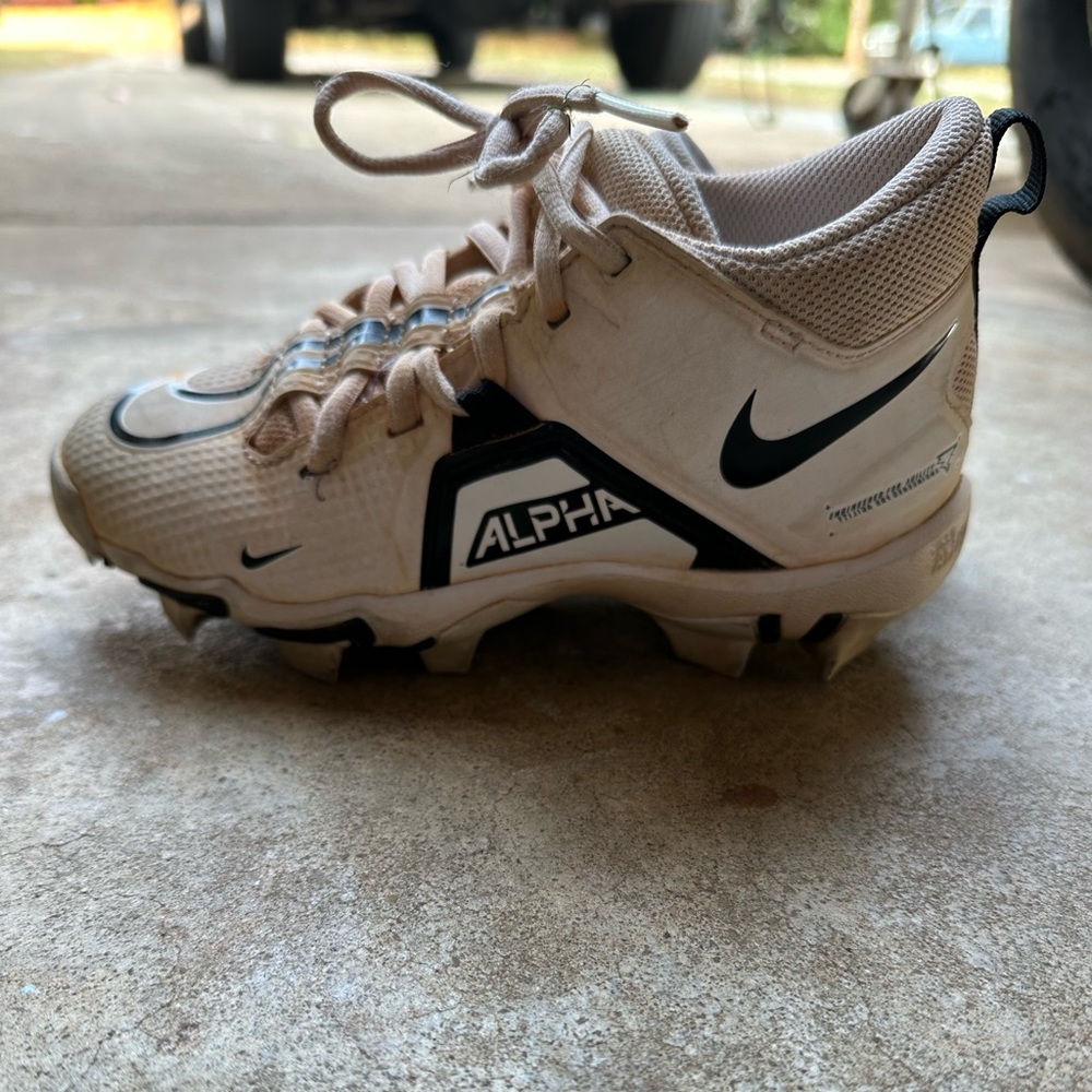 Nike boys size 1 football cleats